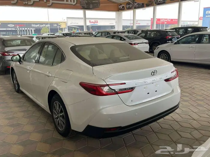 كامري E بنزين 2025 4