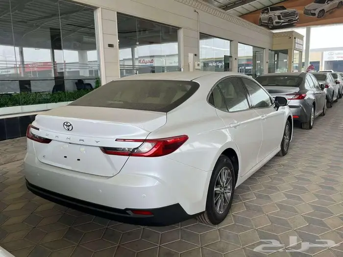 كامري E بنزين 2025 3