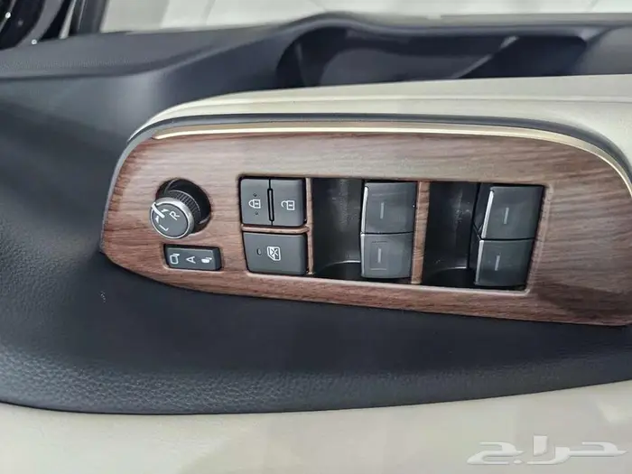 تويوتا كراون 2026 بريميوم ابيض 11