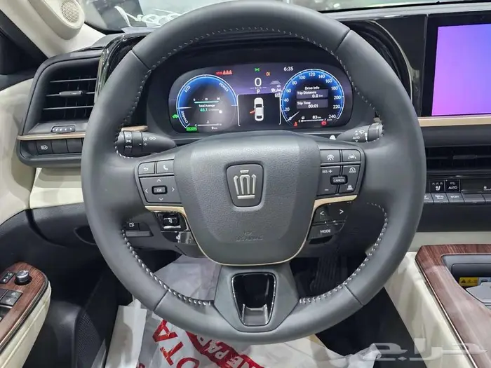 تويوتا كراون 2026 بريميوم ابيض 18