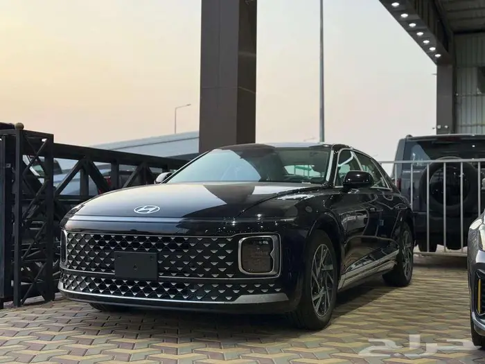 هيونداي ازيرا كلاسيك 2025 بسعر 139850بالضريبه 1