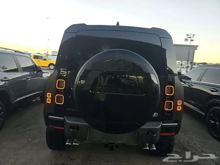 2023 Land Rover Defender 110 V8 3