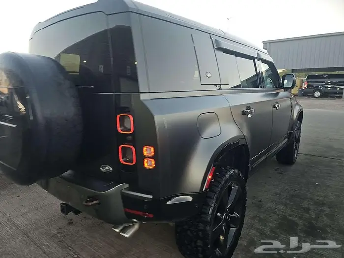 2023 Land Rover Defender 110 V8 4