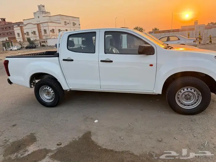 ايسوزو ديماكس استندر2016 0