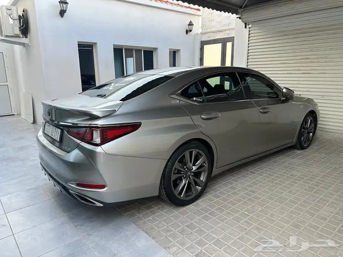 لكزس ES F-sport 2019 ( فل اوبشن ) وكالة 8