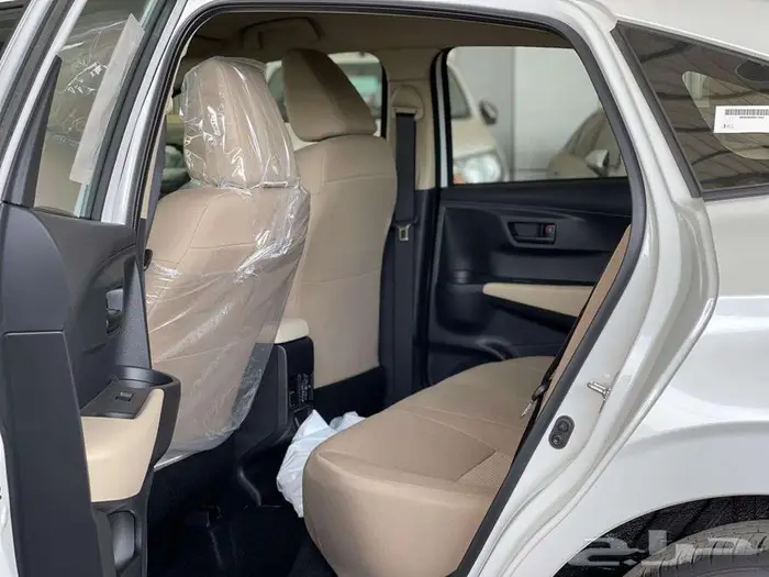 تويوتا Y-plus نص الفل لدى شركة ابن ذياب 4