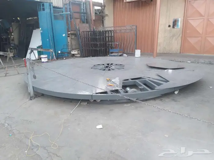 سيارة للعرض علي المنصة 10