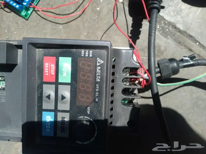 سيارة للعرض علي المنصة 9