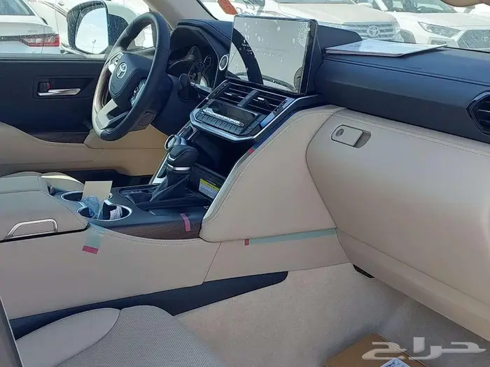 تويوتا لاندكروزر GXR4 بنزين موديل 2025 5