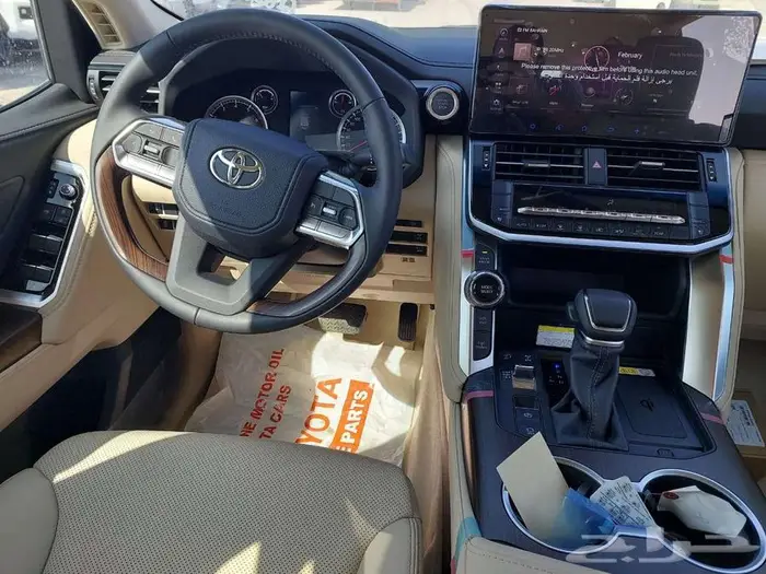 تويوتا لاندكروزر GXR4 بنزين موديل 2025 6