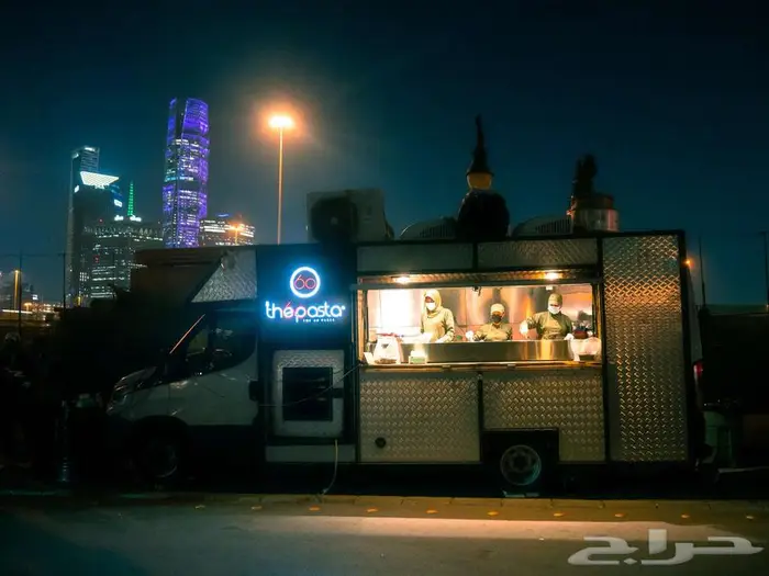تنفيذ لوحات الحروف الضوئية والبارزة لسيارة طعام food truck 6