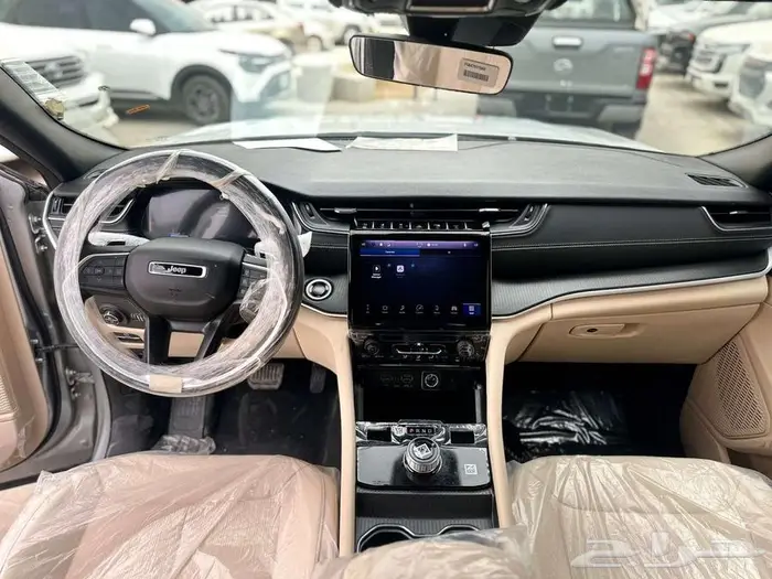 جيب جراند شيروكي 2025 لدى شركة عبدالمجيد الخضر 2