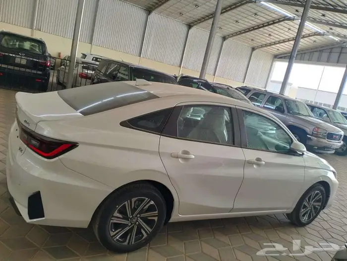 تويوتا يارس YX 1.3 بنزين 2026 1