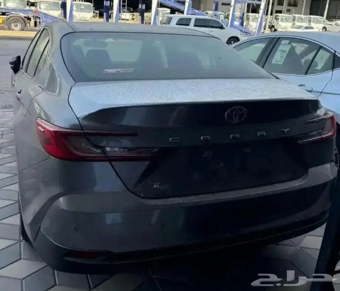 تويوتا كامري استاندر جنوط بنزين 2025 15