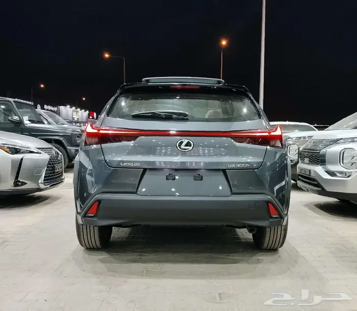 لكزس UX 300 H فل كامل هايبرد 2025 - رادار 14