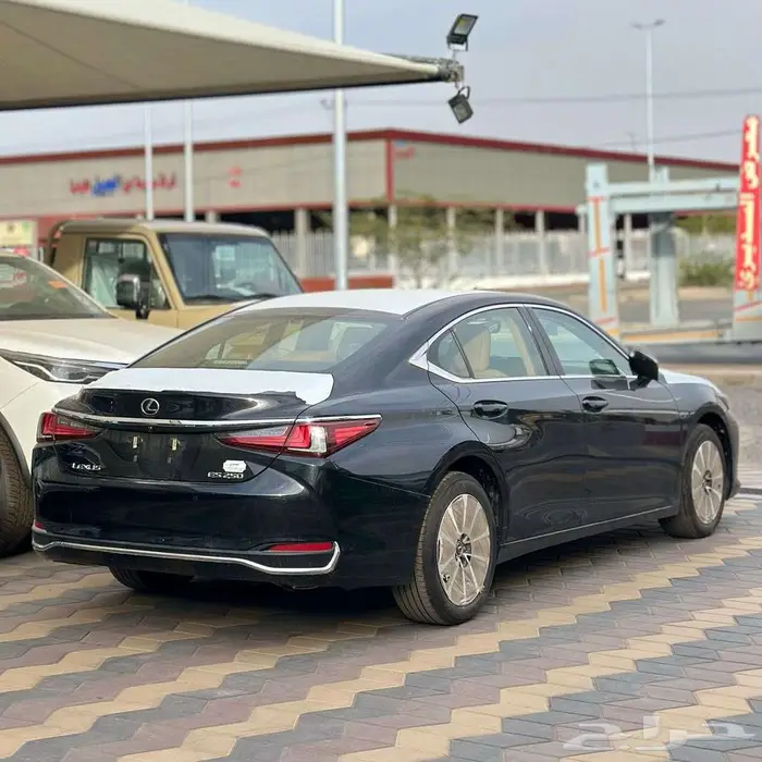 لكزس ES 250 2025 1