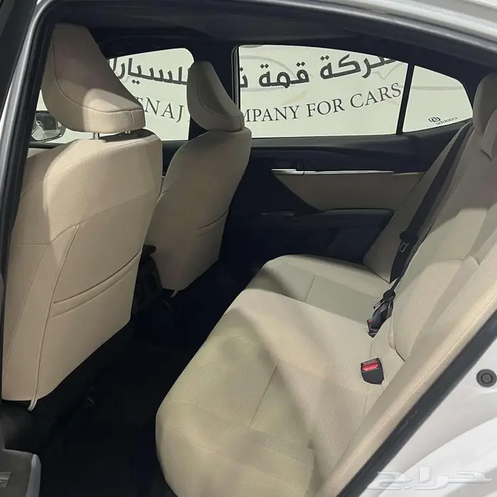 تويوتا كامري LE بنزين جنوط فتحة سقف 2025 4