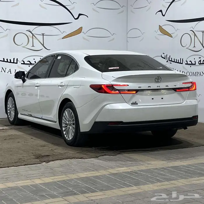تويوتا كامري LE بنزين جنوط فتحة سقف 2025 3