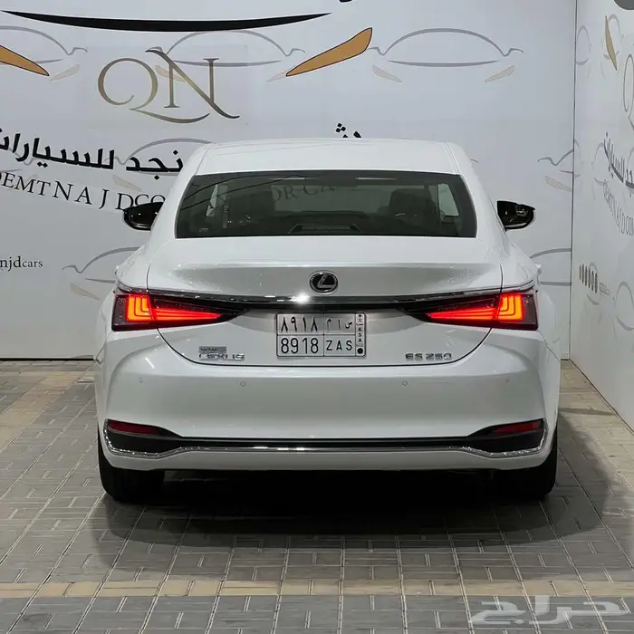 لكزس ES250 بنزين 2025 ممشى 1800 فقط شبه اصفار 3