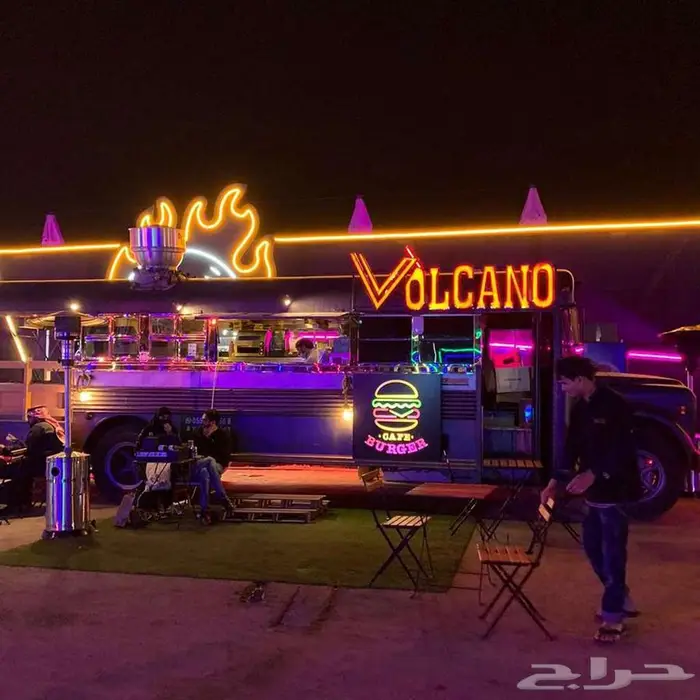 تنفيذ لوحات الحروف الضوئية والبارزة لسيارة طعام food truck 19