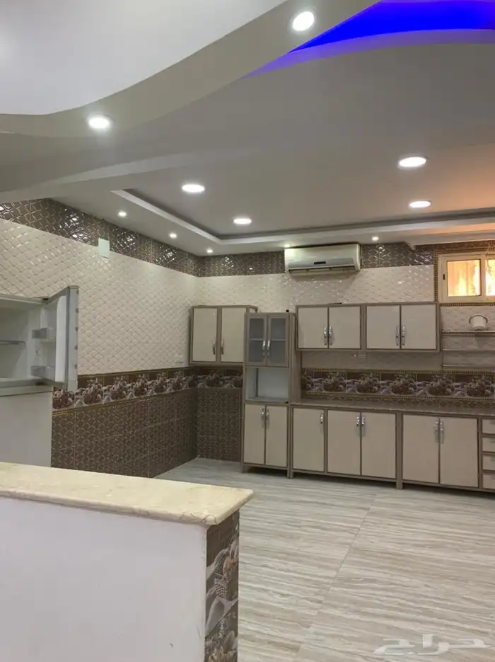 فيلا للبيع. سعرها مره قليل 270 الف ريال. صك. قيمة جي اكس ار 4