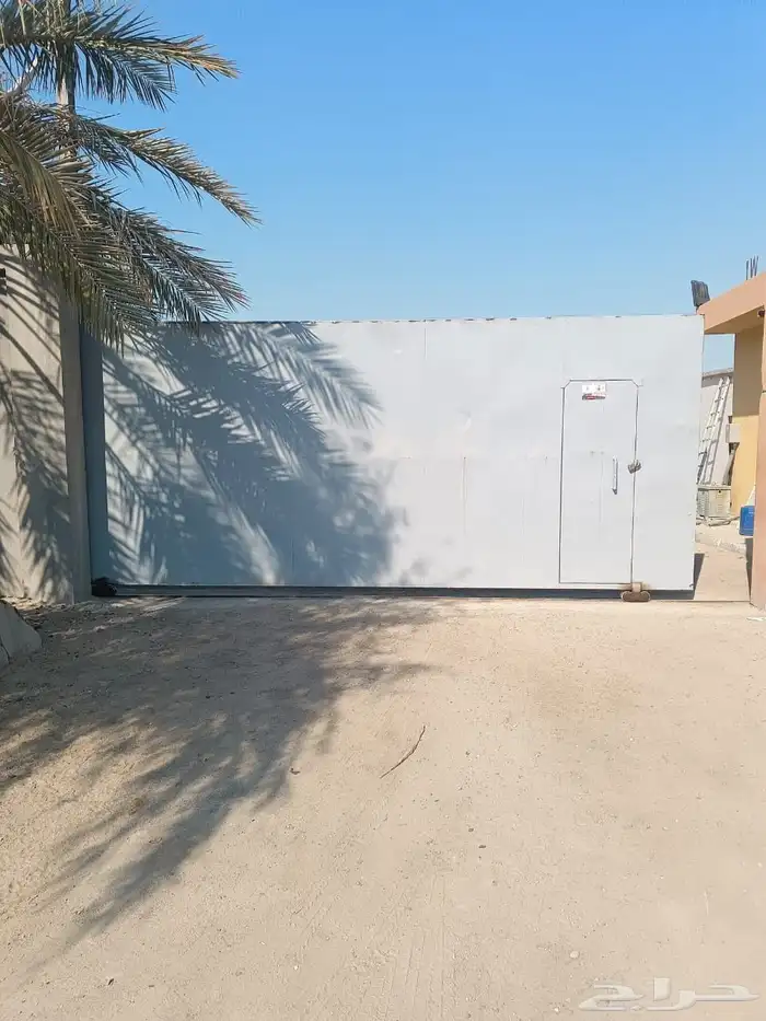 أرض مسورة للإيجار مساحة 10 الاف متر مربع 0