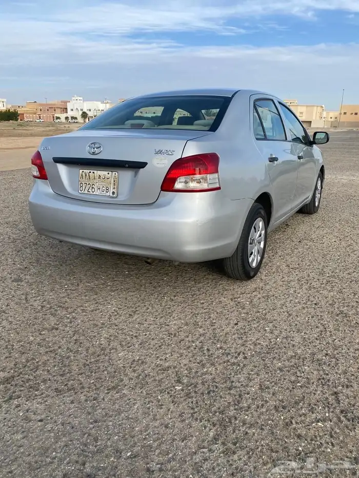 سيارة يارس موديل 2011 نظيفة 1