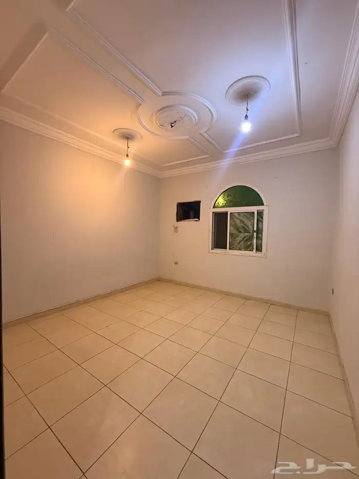 شقه مكونه من 4 غرف وصاله وحمامين 6