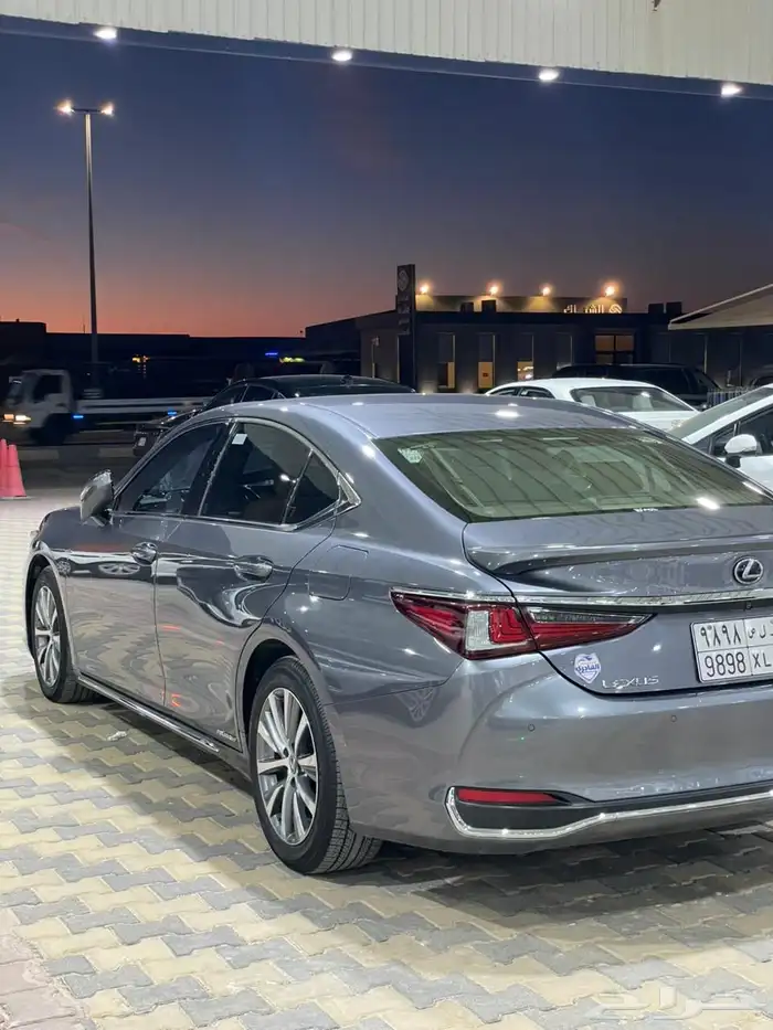 لكزس ES300 هايبرد ووارد الساير موديل 2019 4
