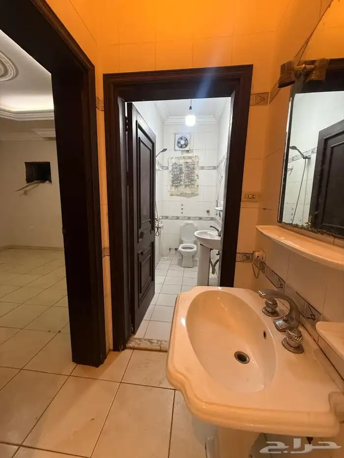 شقه مكونه من 4 غرف وصاله وحمامين 4