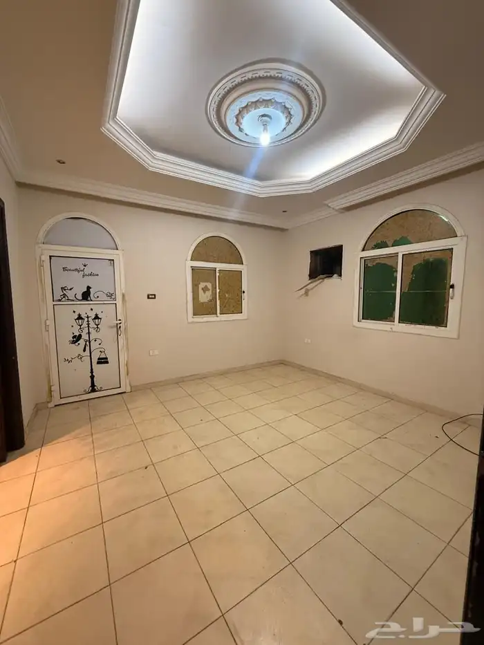 شقه مكونه من 4 غرف وصاله وحمامين 5