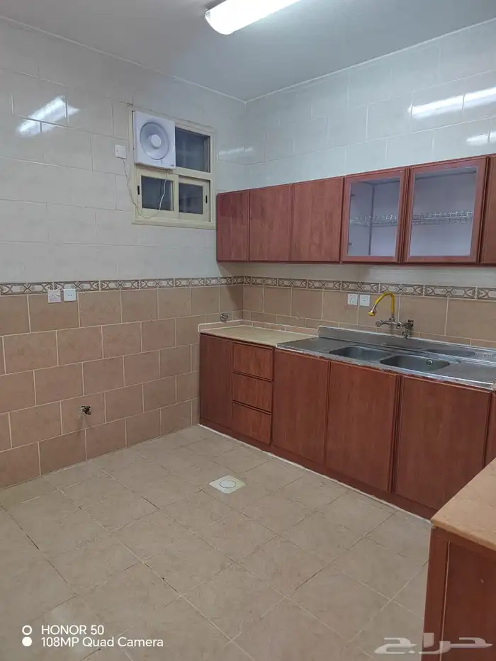 شقة نظيفة للايجار خمس غرف ابها حي البديع 8