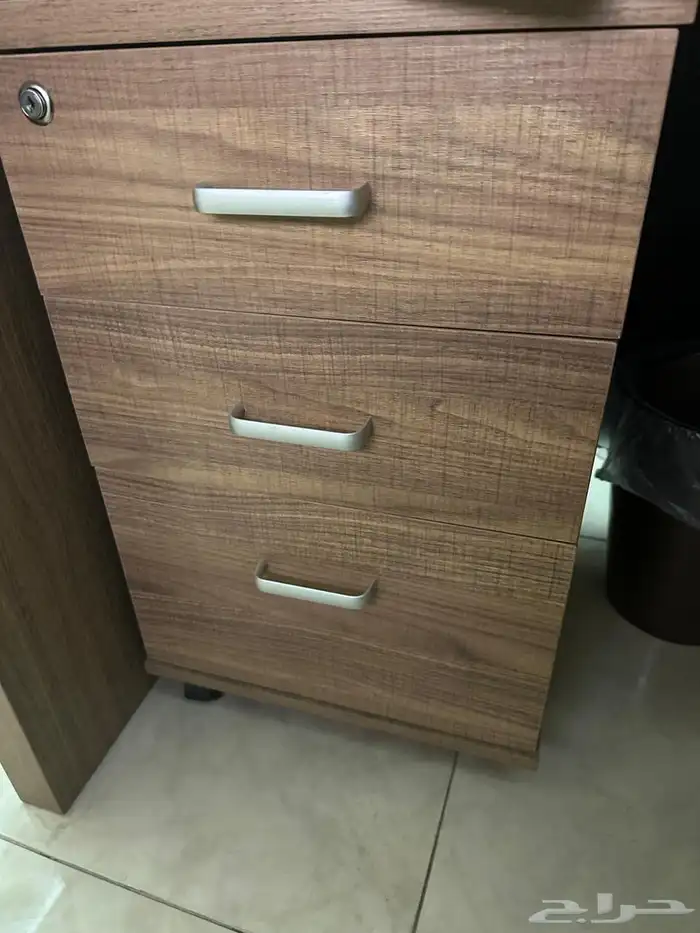 للبيع اثاث مكتبي 20