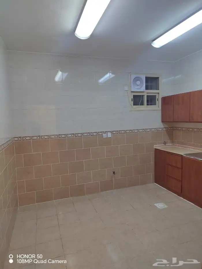 شقة نظيفة للايجار خمس غرف ابها حي البديع 9