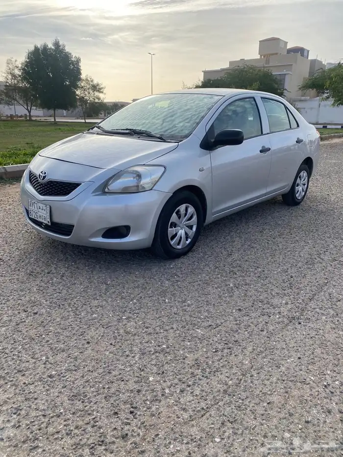 سيارة يارس موديل 2011 نظيفة 9