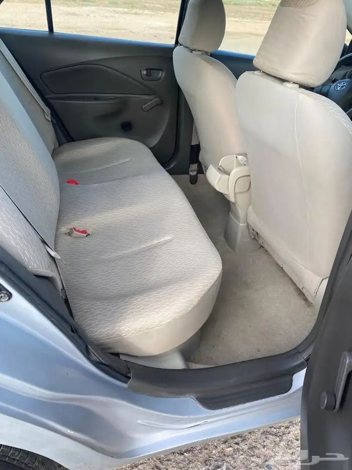 سيارة يارس موديل 2011 نظيفة 8