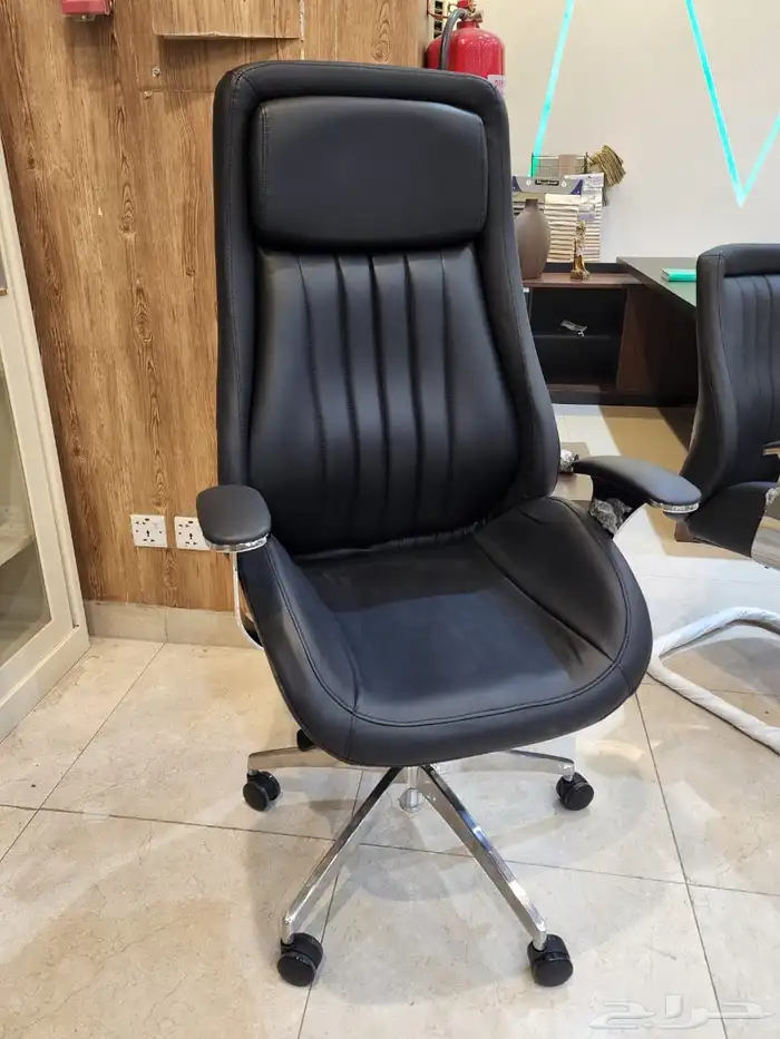 لدينا جميع أنواع الأثاث المكتبي المتوفر 46