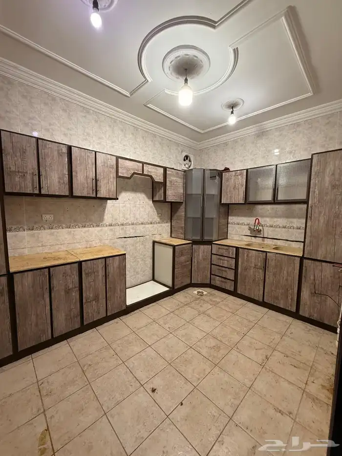 شقه مكونه من 4 غرف وصاله وحمامين 8