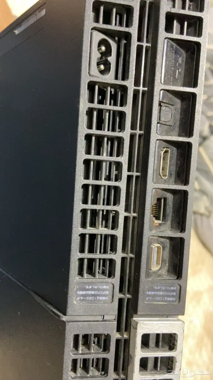 سوني4برو نظيف قيقا عاليه شرط مايعلق ومايحتر معه يد اصليه 1