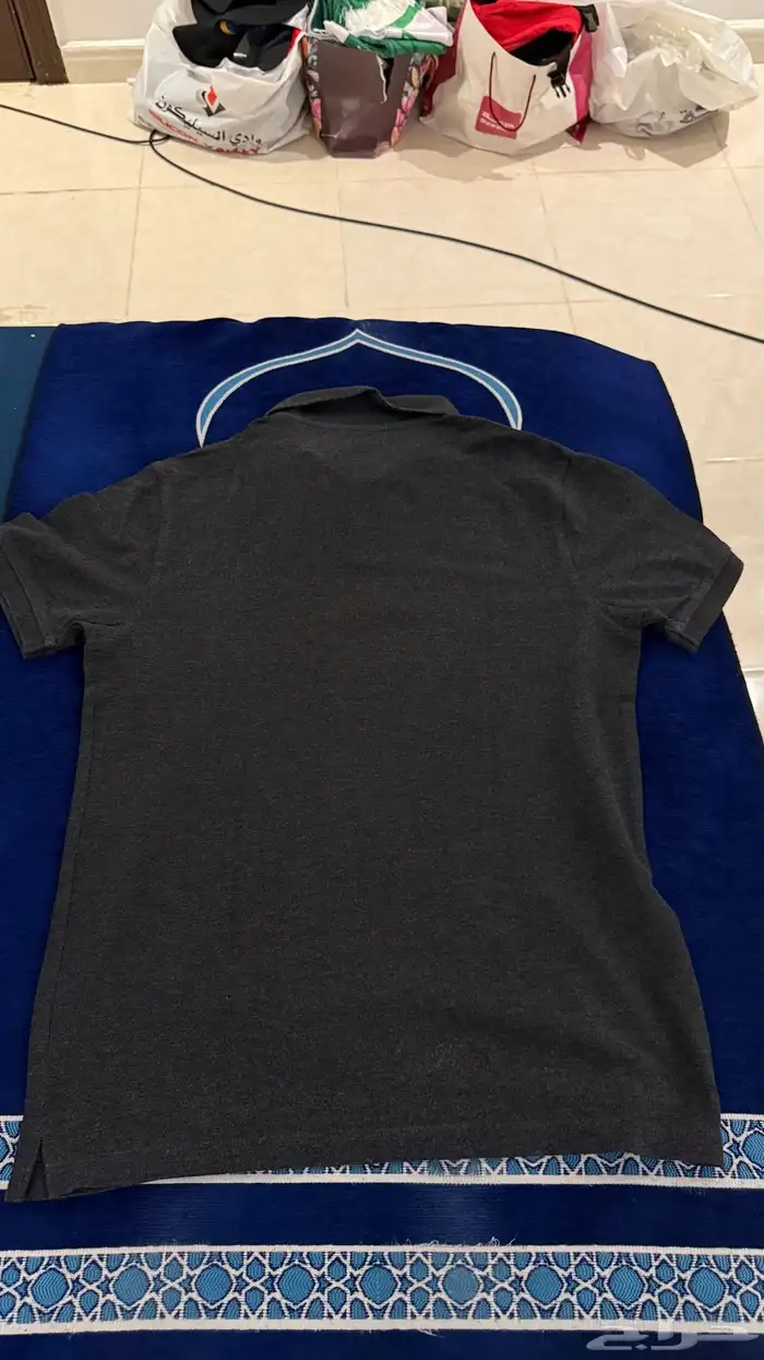 تيشيرت اسود مستعمل مقاس S 1