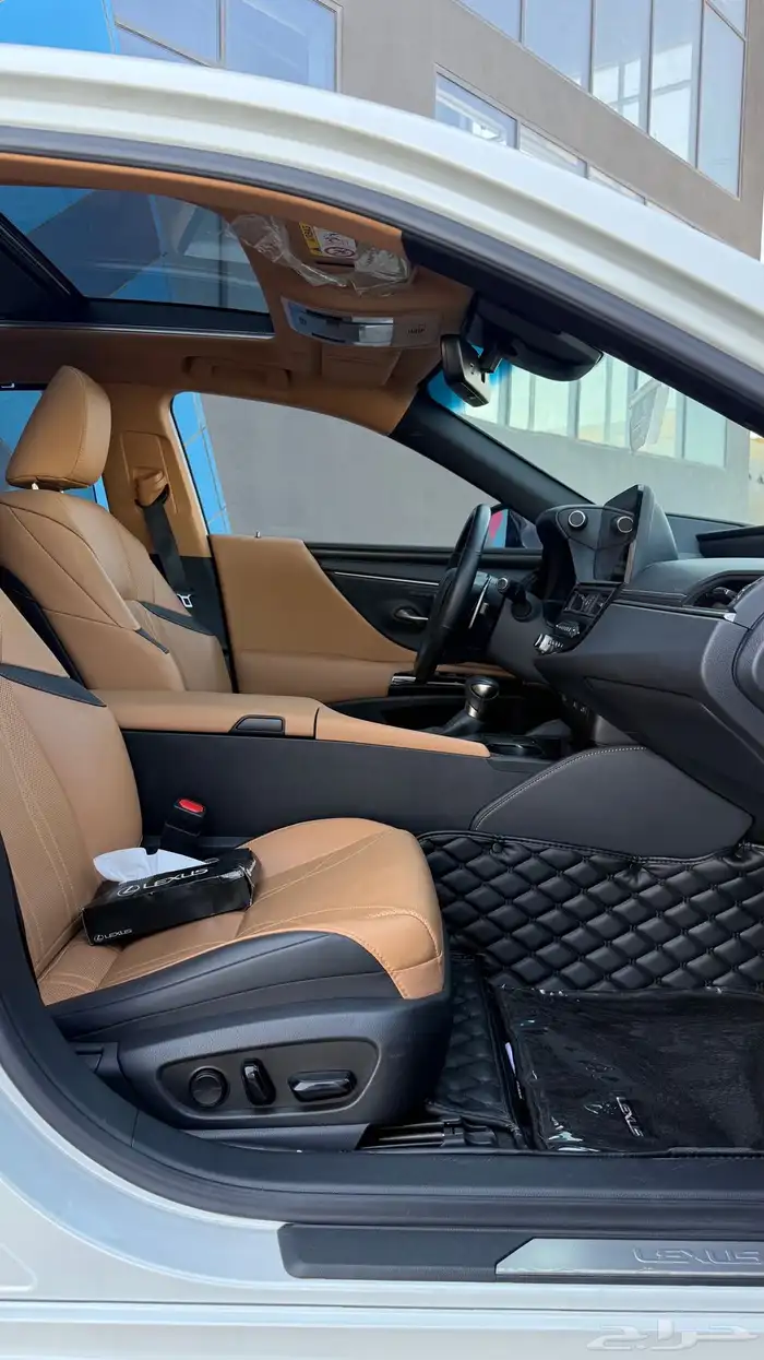 للبيع لكزس 2023 ES 250 فل كامل 45