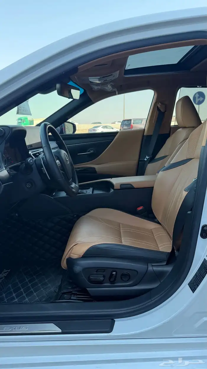 للبيع لكزس 2023 ES 250 فل كامل 13