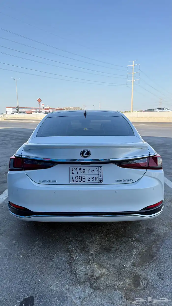 للبيع لكزس 2023 ES 250 فل كامل 4