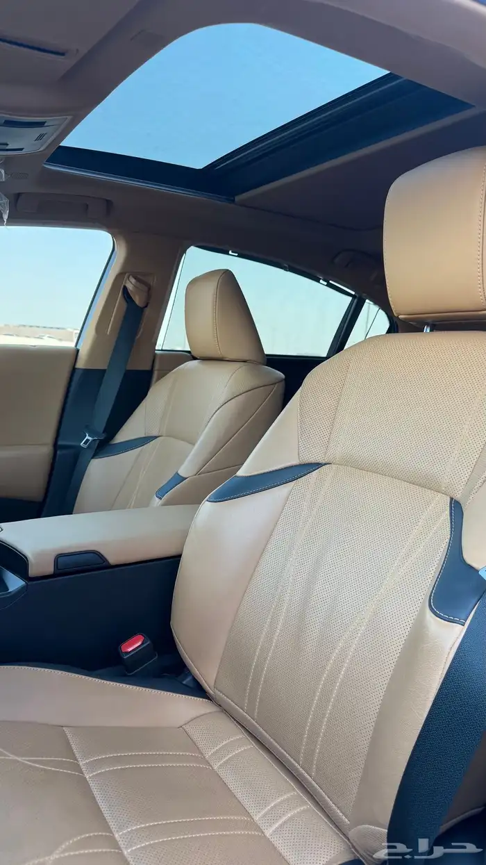 للبيع لكزس 2023 ES 250 فل كامل 17