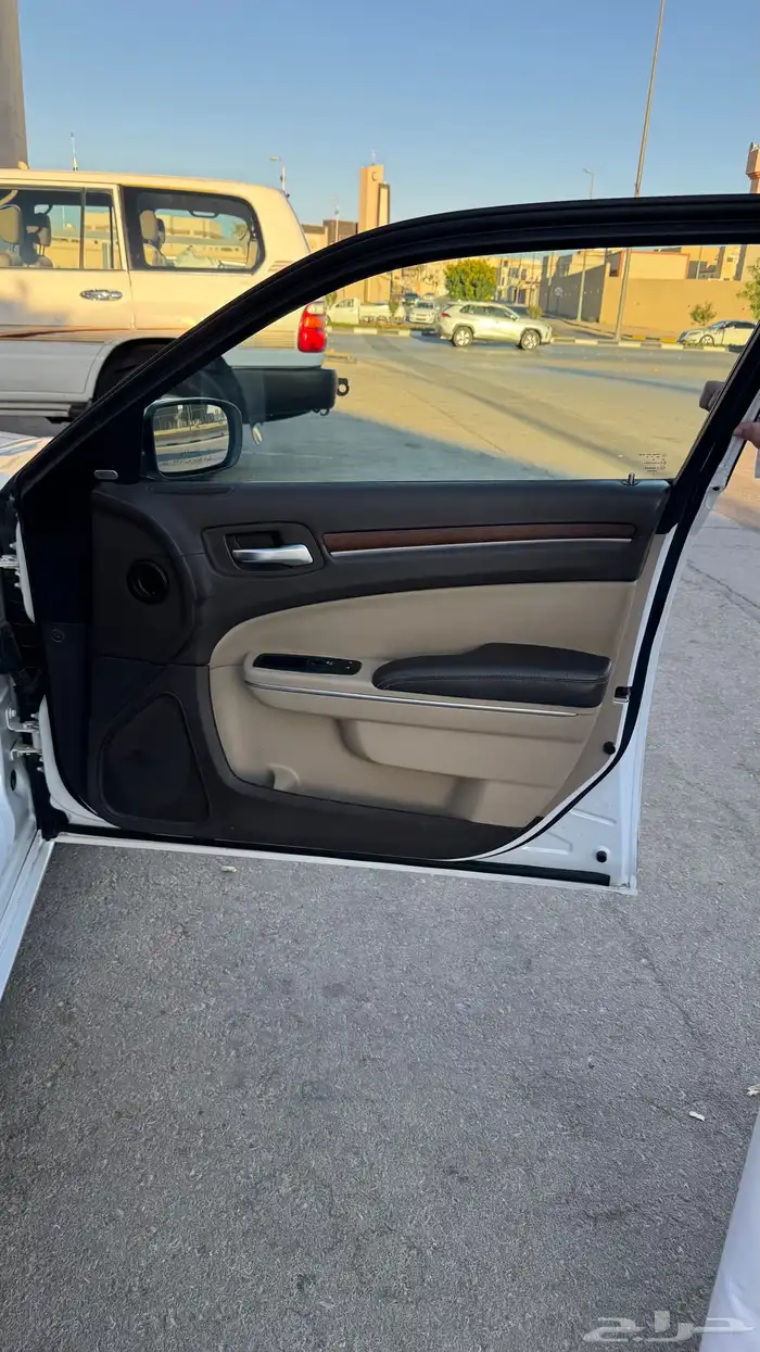 كرايسلر c300 اكزقتيف 2013 هيمي 5.7 30