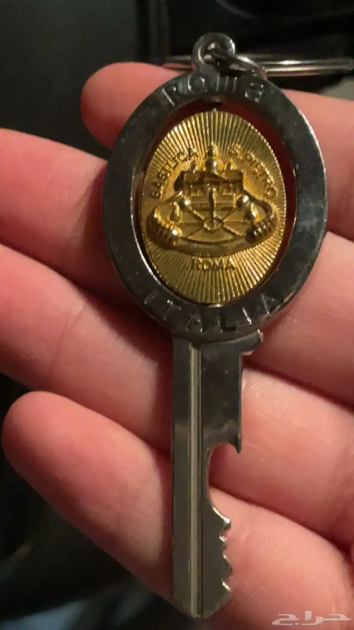 ميدالية روما على شكل مفتاح 0