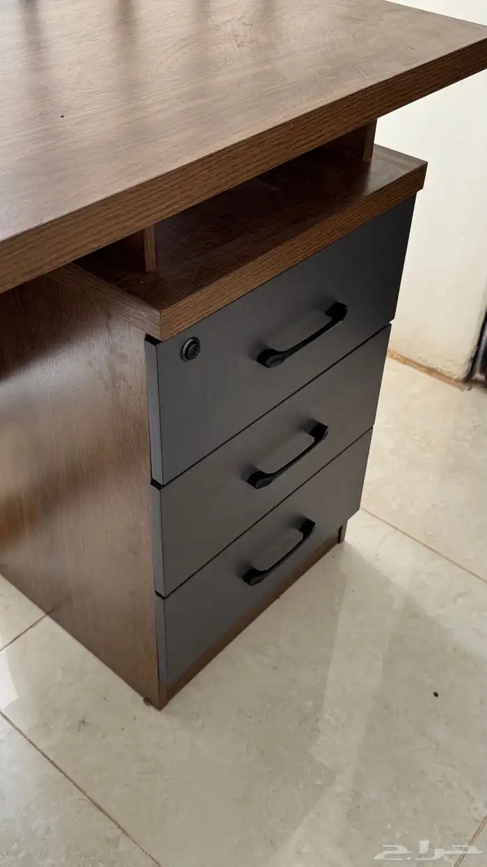 طاولة مكتب خشبي للبيع 2