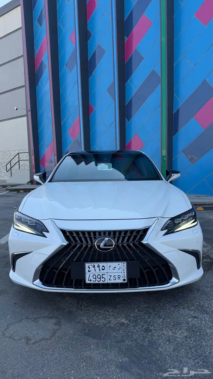 للبيع لكزس 2023 ES 250 فل كامل 15