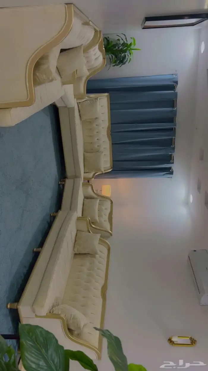 كنب للبيع مع طاولات خدمه 0