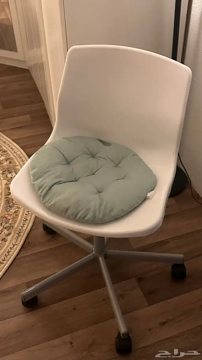 مكتب وكرسي اخذتها من ايكيا وابيعها ب 300 كلها 1